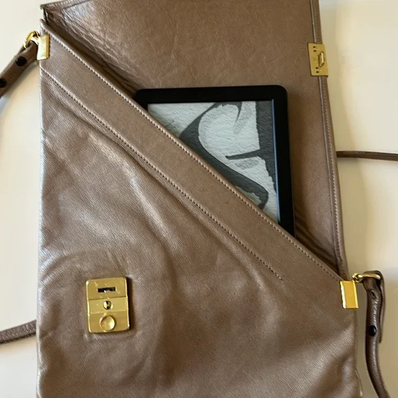 Leather Kindle Ready | latte colored triangle shaped handmade crossbody - Picture 4 of 13